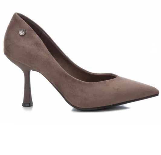 XTI Ladies Slim Heel Court Shoe