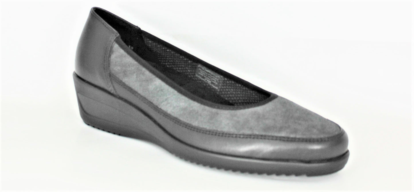 Zurich Mid Heel Wedge Court Shoe